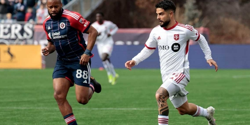 New England vs Toronto ở vị thế khác nhau New England vs Toronto ở vị thế khác nhau